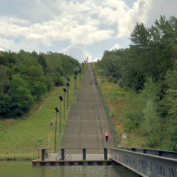 De trappen bij de Wilhelminaberg in Landgraaf