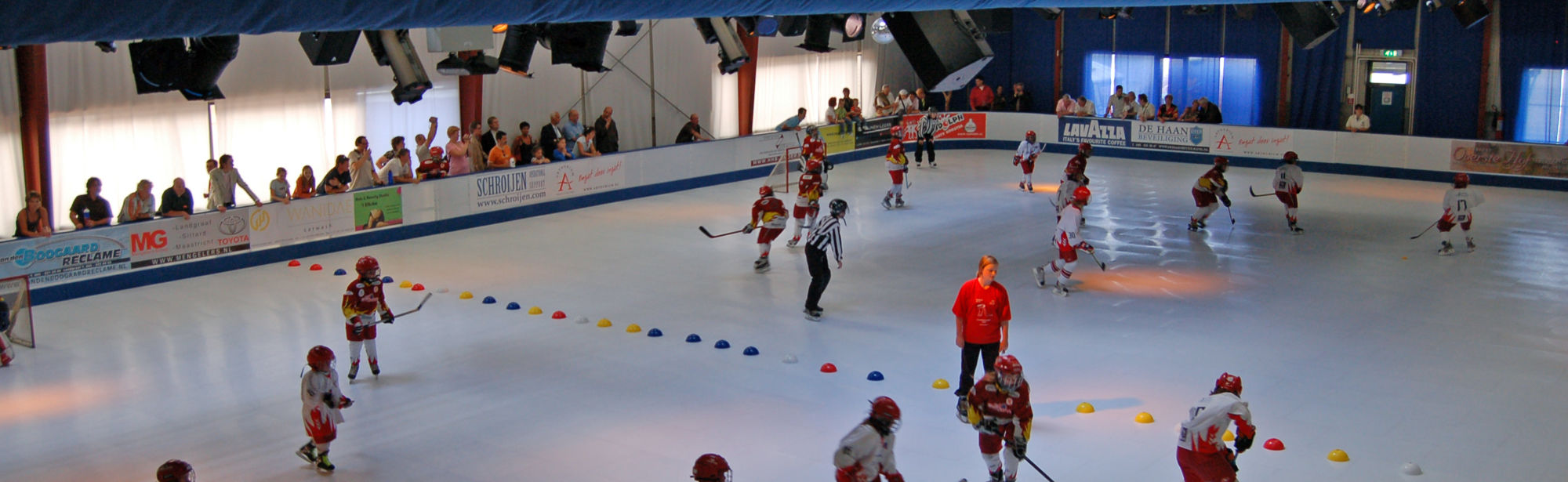 Ijshockey bij Minli Schaatsparadijs